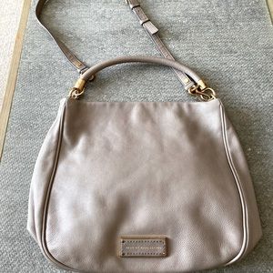 Marc Jacob’s hobo crossbody or shoulder bag light grey / cement colour